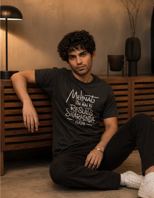 Mehnat Itni Hai Ki Results Sharminda Hain Classic Crew T-Shirt